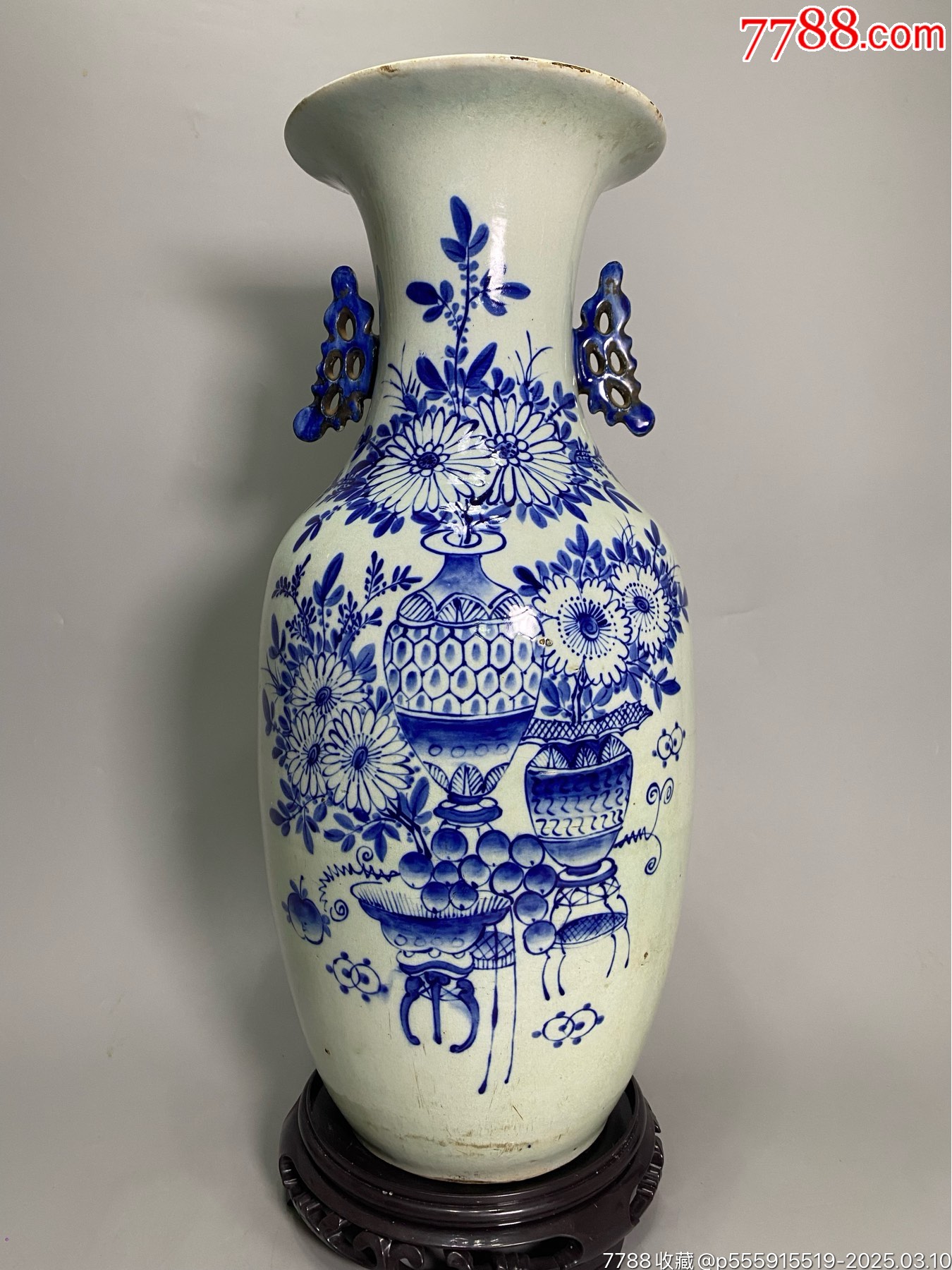 清代北方三百件青花博古大瓶一只。画工精美，器型沉稳。永久保真