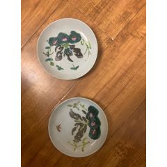 清末民初粉彩蝶戀花賞盤一對（直徑13厘米）兩個盤子每個盤子一兩處輕微螞蟻咬其余