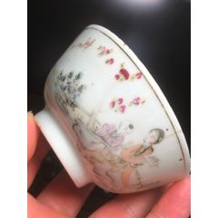 清末民初粉彩美人如玉杯
