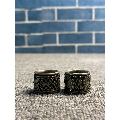 清代光绪年老银扳指两个。款识清晰(光绪天宝足银)包浆老道，纯手工雕刻