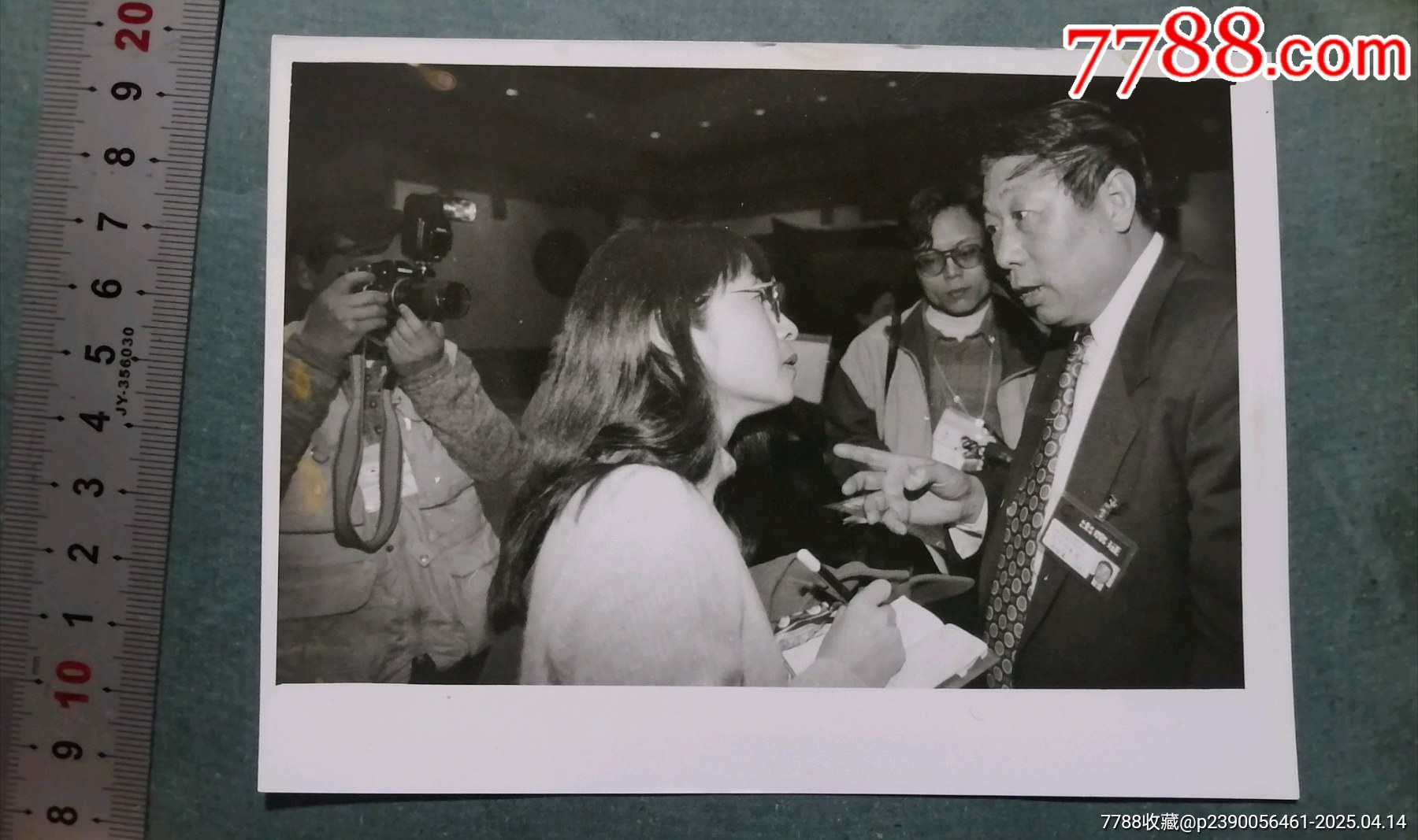 辽宁代表团省长闻世震在八届全国人民代表大会记者招待会上接受采访-价格:45元-se106168574-老照片-零售-7788收藏__收藏热线