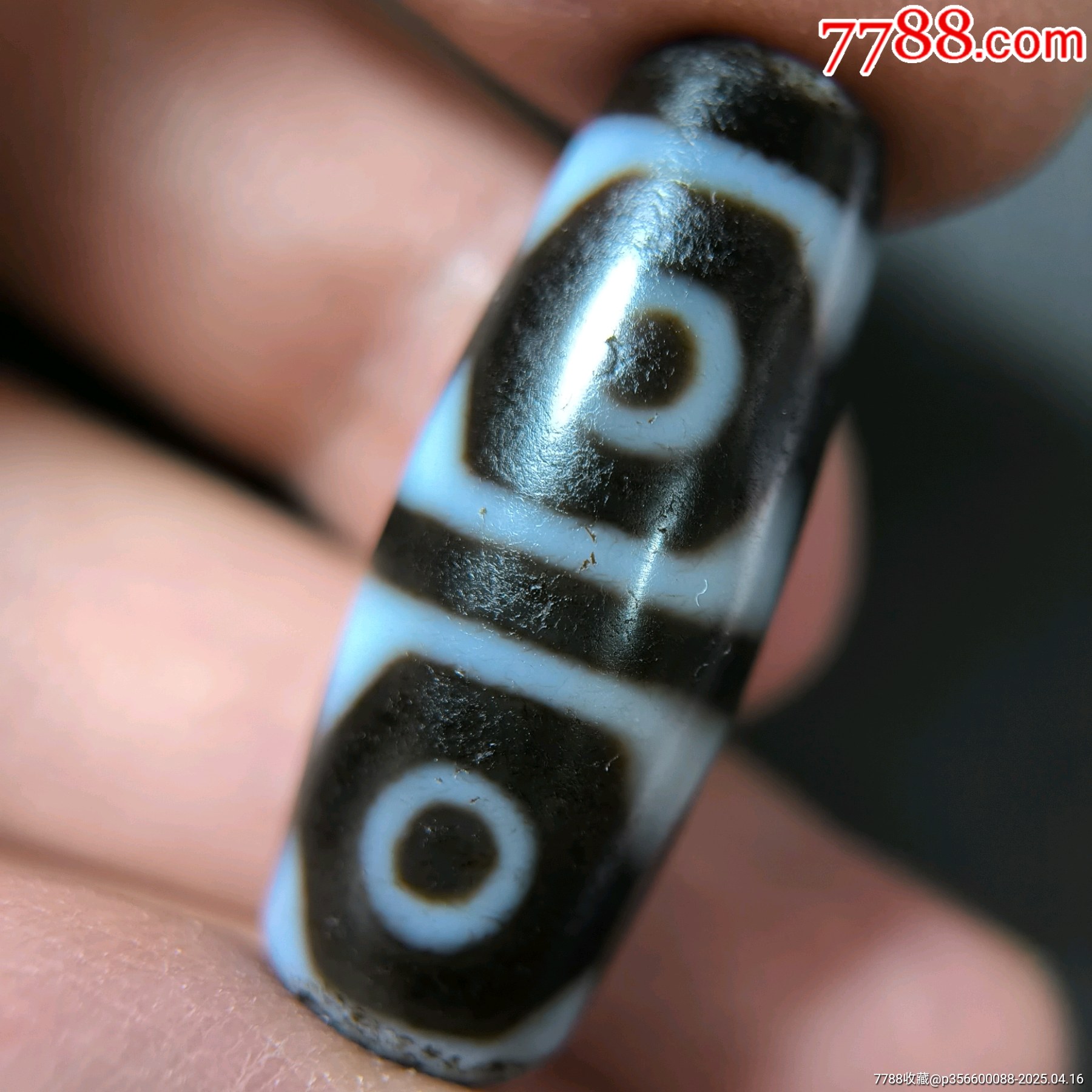 糯白六眼玛瑙天珠，有瑕疵【宝贝尺寸】：天珠长30宽12毫米左右【收藏