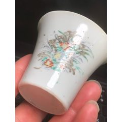 明清時期白釉粉彩花卉馬蹄杯