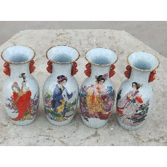 大清乾隆年製款的四大美女花瓶一组，画工微妙微俏，人物栩栩如生。完整