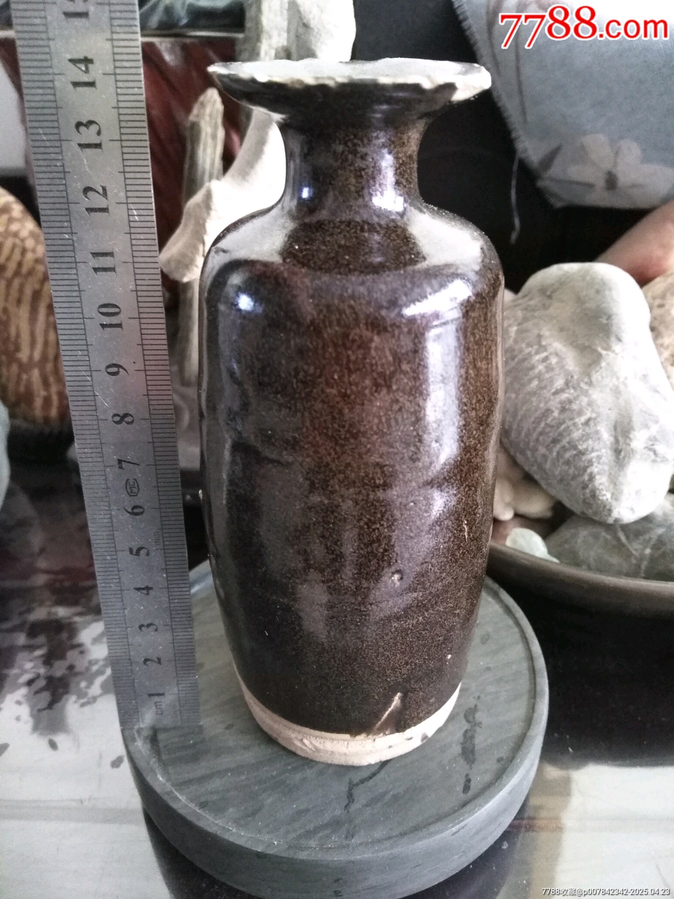 造型優(yōu)美黑釉瓷瓶_價(jià)格600元【鞏昌雄鎮(zhèn)】_第1張_7788收藏__收藏?zé)峋€(xiàn)