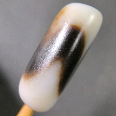 糯白虎牙天珠特惠【宝贝尺寸】长22.5宽10毫米左右【收藏**】：1、虎牙