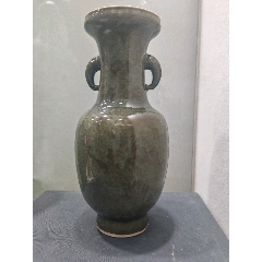 清代單色釉（類豇豆綠）象首耳盤口瓶