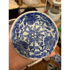 晚清時期青花纏枝蓮賞盤一個（直徑14厘米）盤口一個飛皮帶一沖線其余全美品
