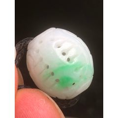 精工鏤空雕一抹綠翡翠珠