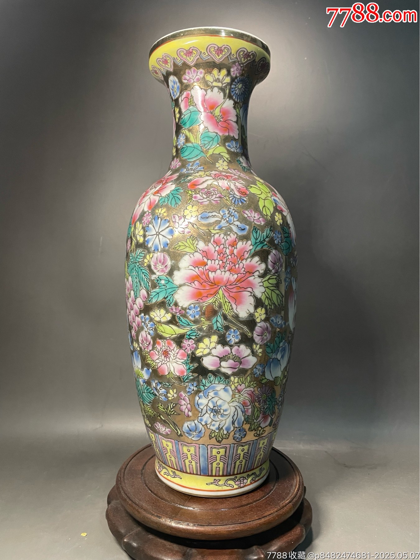 567瓷器／七八十年代景德镇手绘粉彩金地百花不落地赏瓶／摆件+