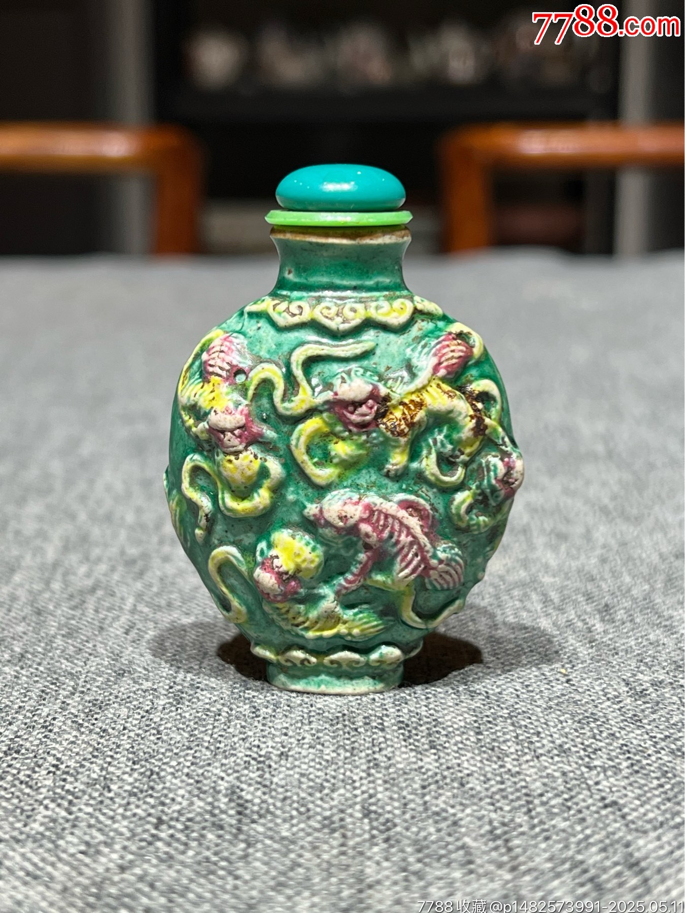 清代同光时期窑彩「八世同堂」鼻烟壶-雕塑瓷/瓷雕-7788红宝书
