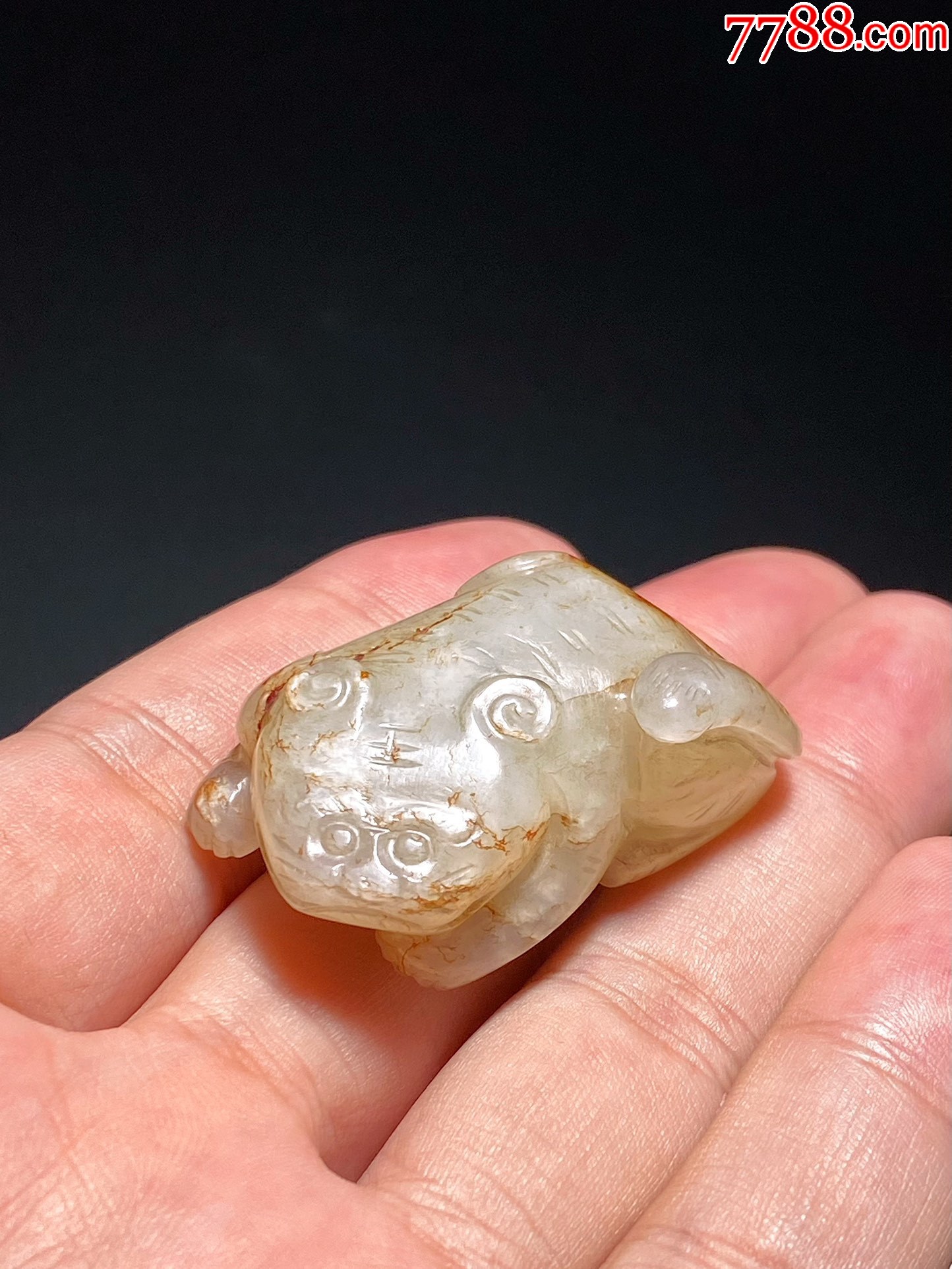 明和田玉籽料白玉留皮玉虎虎形把件挂件-和田玉-7788红宝书