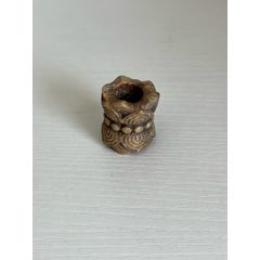 民國(guó)時(shí)期藏傳骨雕飾品(se106716231)_榛子老貨