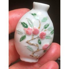 清末民初九桃獻(xiàn)壽鼻煙壺
