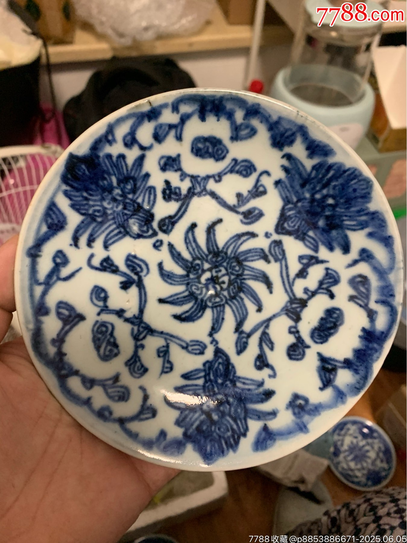 晚清道光時(shí)期青花纏枝蓮青花盤（直徑14厘米）盤口一個(gè)不明顯沖線其余全美品_價(jià)格99元_第3張_7788收藏__收藏?zé)峋€