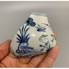 中国　大清乾隆年製款　青花　山水人物文　八角面取瓶　M　R7289B 中国 大清乾隆年製款 青花 山水人物文 八角面取瓶 M R7289B