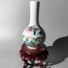 粉彩花卉瓶洪宪年制红款