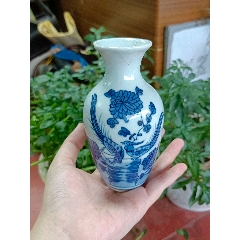 青花花鸟瓶，青花瓶，花鸟瓶，青花花卉，细路青花，看上去是民国的，腹