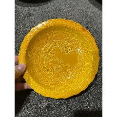 大清雍正年制】黄釉粉彩祥云五龙纹碗。?图中碗通体黄釉打底，粉彩满绘