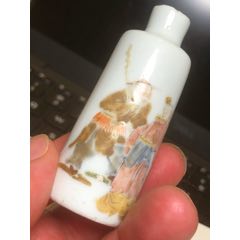 清末民初粉彩瓷人物鼻煙壺