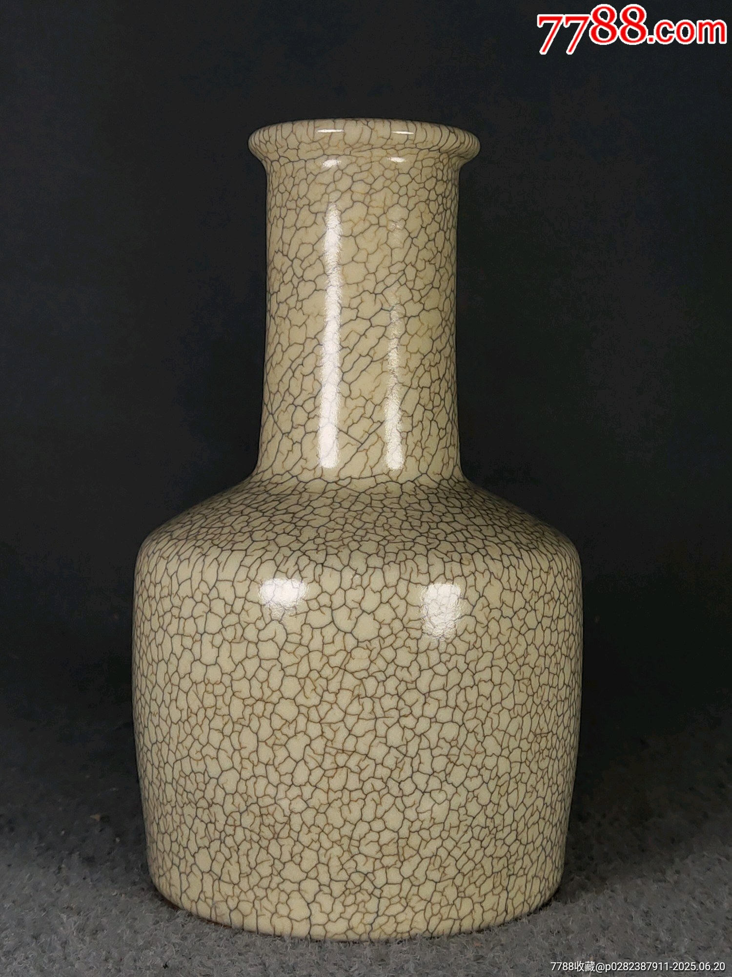 中国　大明成化年製　哥窯　白磁　金糸鉄線　氷裂文瓶　M　R7931E 中国 大明成化年製 哥窯 白磁 金糸鉄線 氷裂文瓶 M R7931E