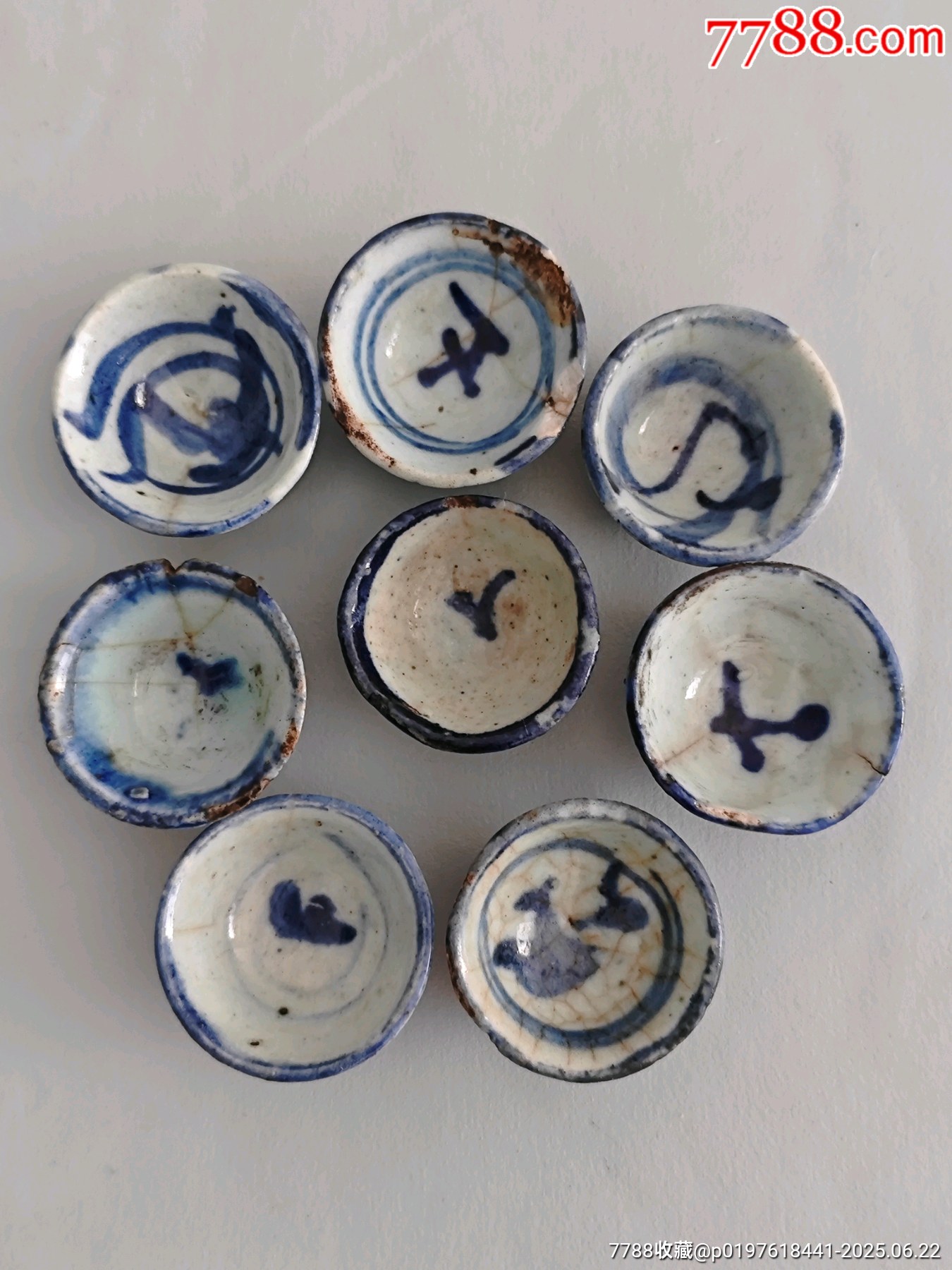 A blue and white faceted vase, Yuan dynasty | 元 青花花卉紋