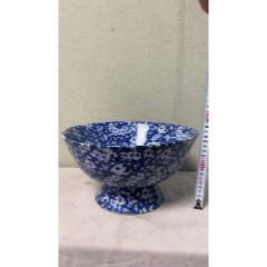 中国清時代青花纏枝蓮茶碗（大清乾隆年製）在銘 XG55-