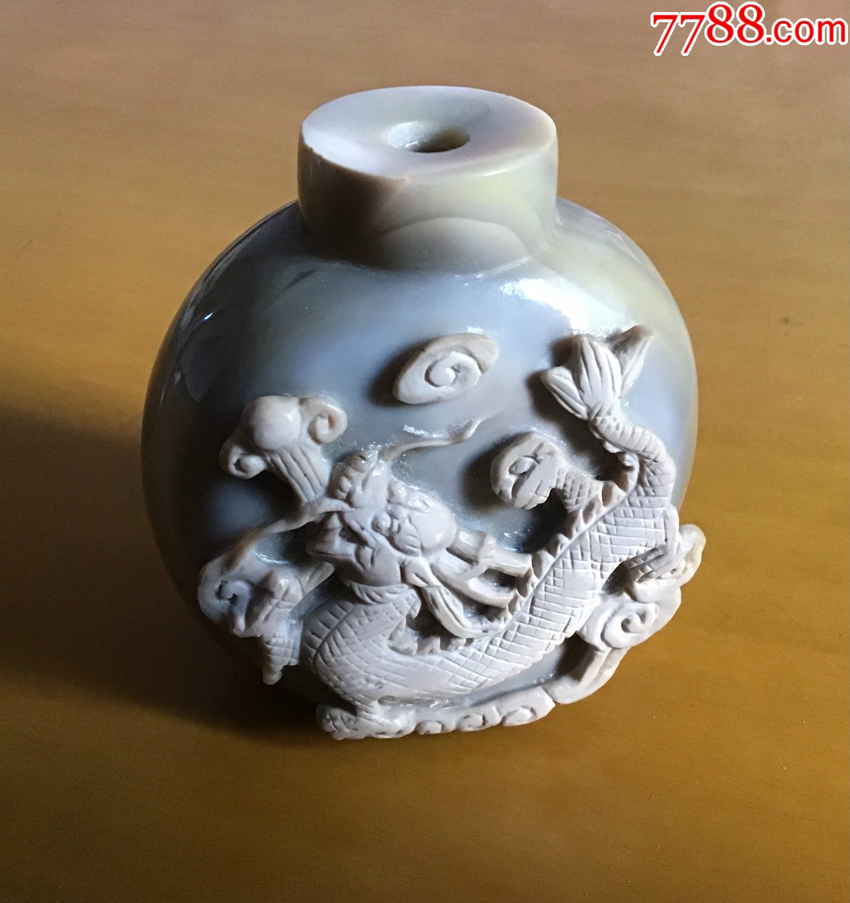玛瑙巧雕龙凤鼻烟壶_旧鼻烟壶_龙城泉社【7788青花瓷收藏】