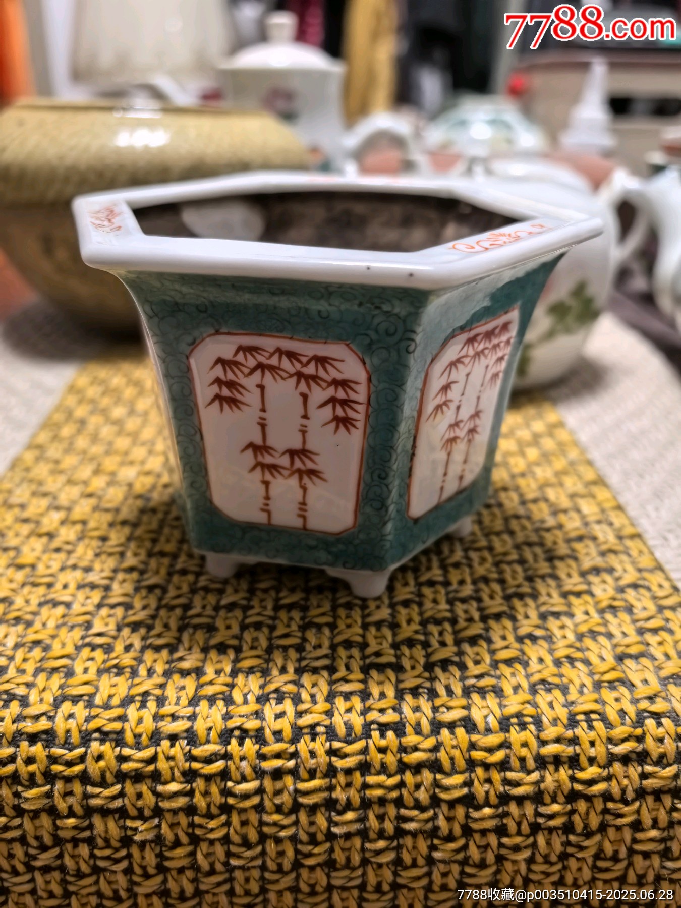 民国时期年制（粉彩六方花盆）一眼开门老，全美品。高度8.8厘米