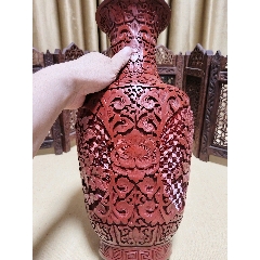 中国美術 古玩 堆朱 漆彫 牡丹と菊紋樣 花瓶 北京雕漆厂 中国美術 堆朱 漆彫り花瓶 彫漆花瓶 堆朱 朱色の彫刻花瓶 置物
