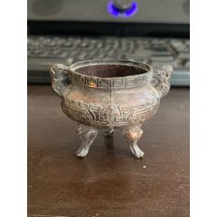 中国　象香炉 铜｜香炉精铜沉若玄铁，炉体圆融如卵。案头添一缕篆烟，千年金火