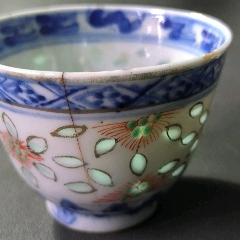 李朝 青白瓷 韩国明代李朝白瓷高足杯，全品，口径7高6厘米左右。【年份】明末清初