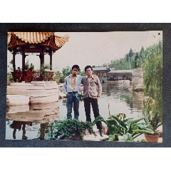 成都百花潭公園合影_安居收藏店