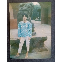 美女(se107507873)_安居收藏店