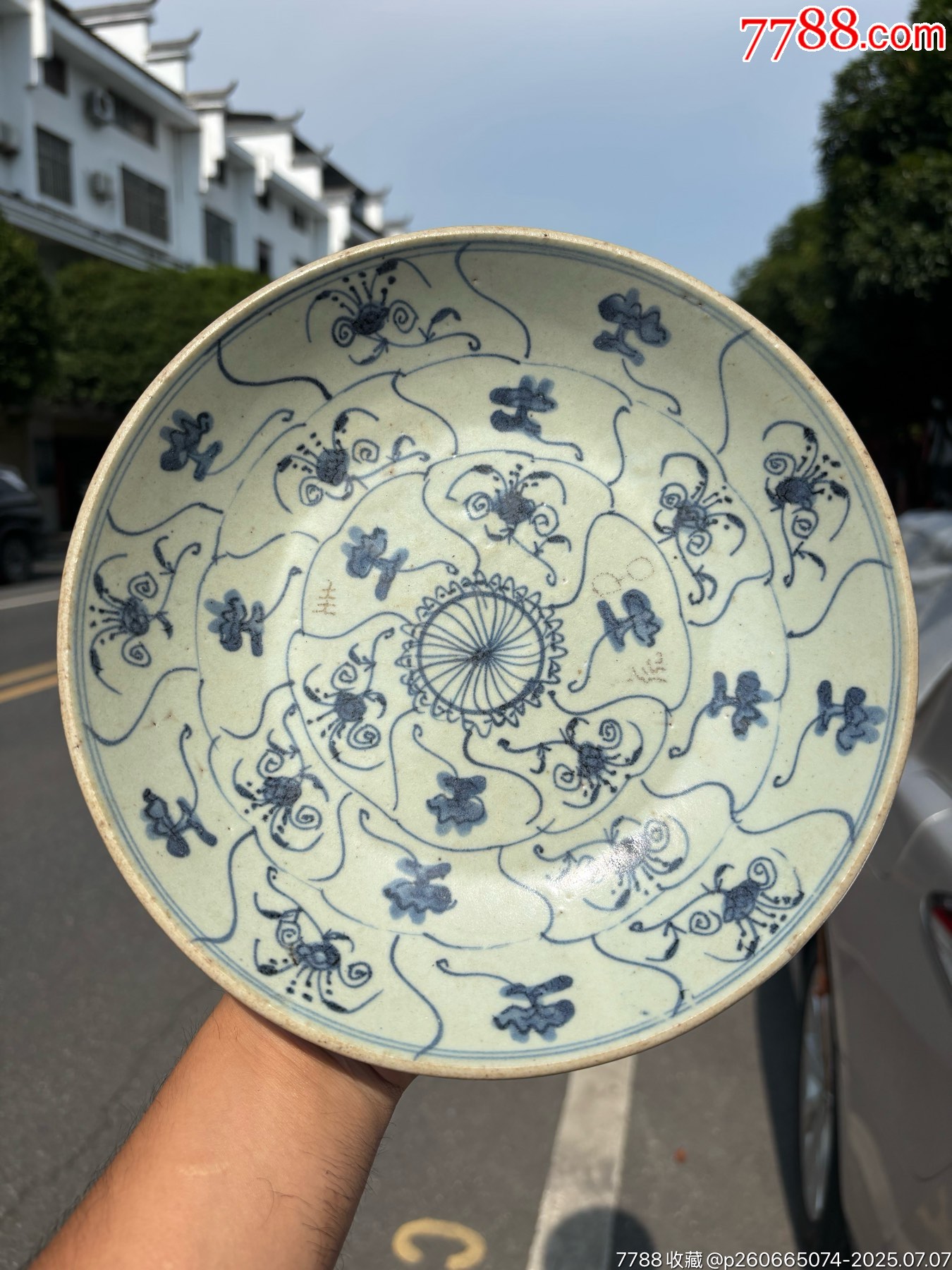 清時代青花 A blue and white 'ladies' vase, Qing dynasty, Kangxi period