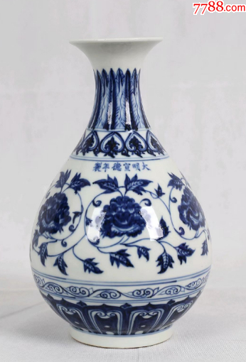 青花瓷瓶2個 A FINE BLUE AND WHITE MING-STYLE 'PERSIMMON' MOONFLASK, QING
