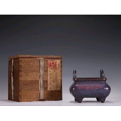 旧藏北宋钧窑葡萄紫釉四方冲天耳炉尺寸：高10.5cm宽13.5cm_花釉/窑变瓷
