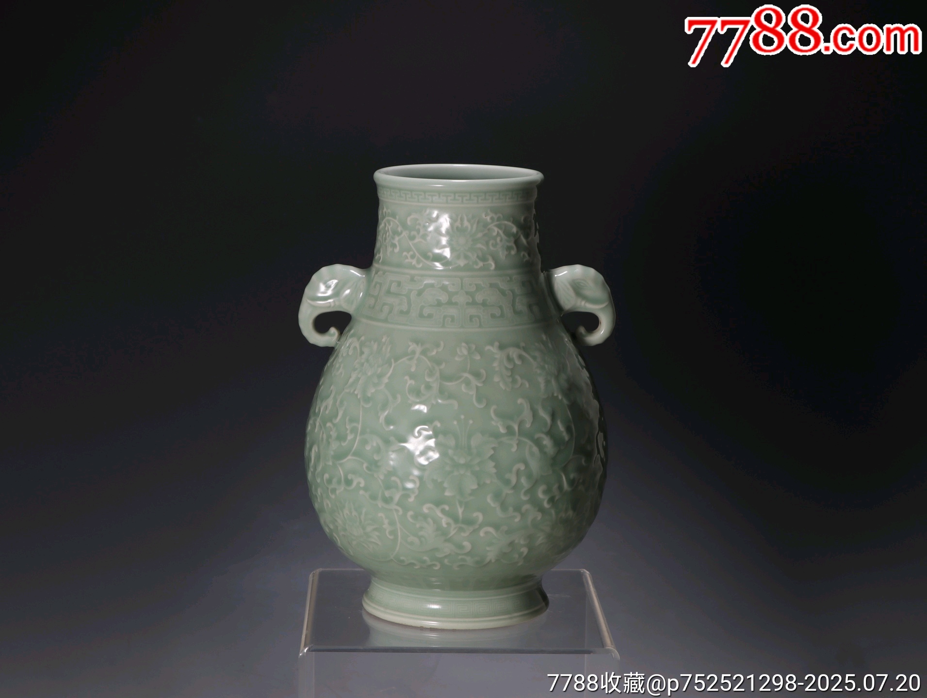 清乾隆豆青釉刻缠枝莲纹双耳尊尺寸：高29cm宽20cm_青瓷/秘色瓷_御景园