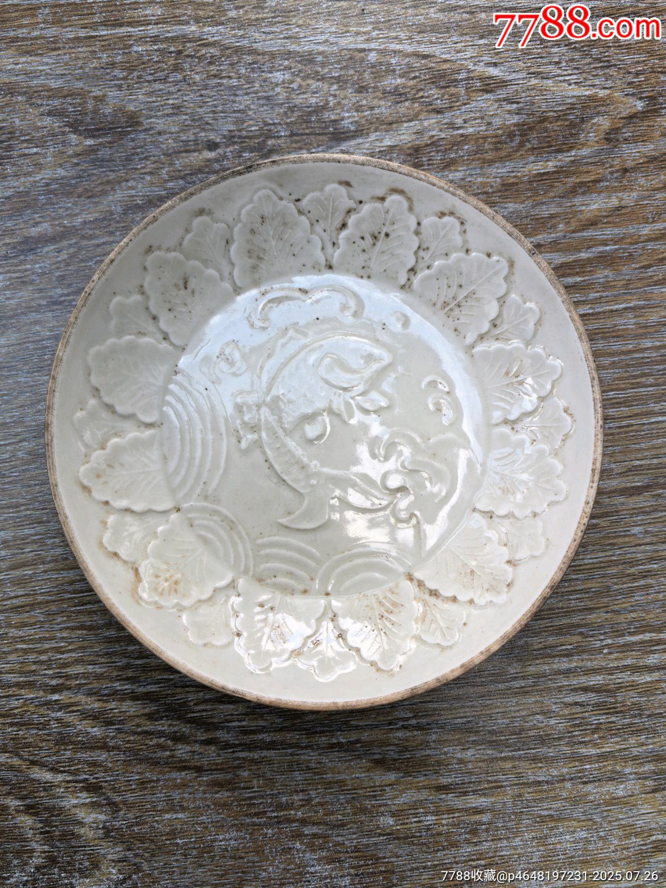 定窯 白磁陵花小盤 陰刻双魚紋 宋時代 擺件 古玩 中国美術 621b 定窯 白磁陵花小盤 陰刻双魚紋 宋時代 擺件 古玩 中国