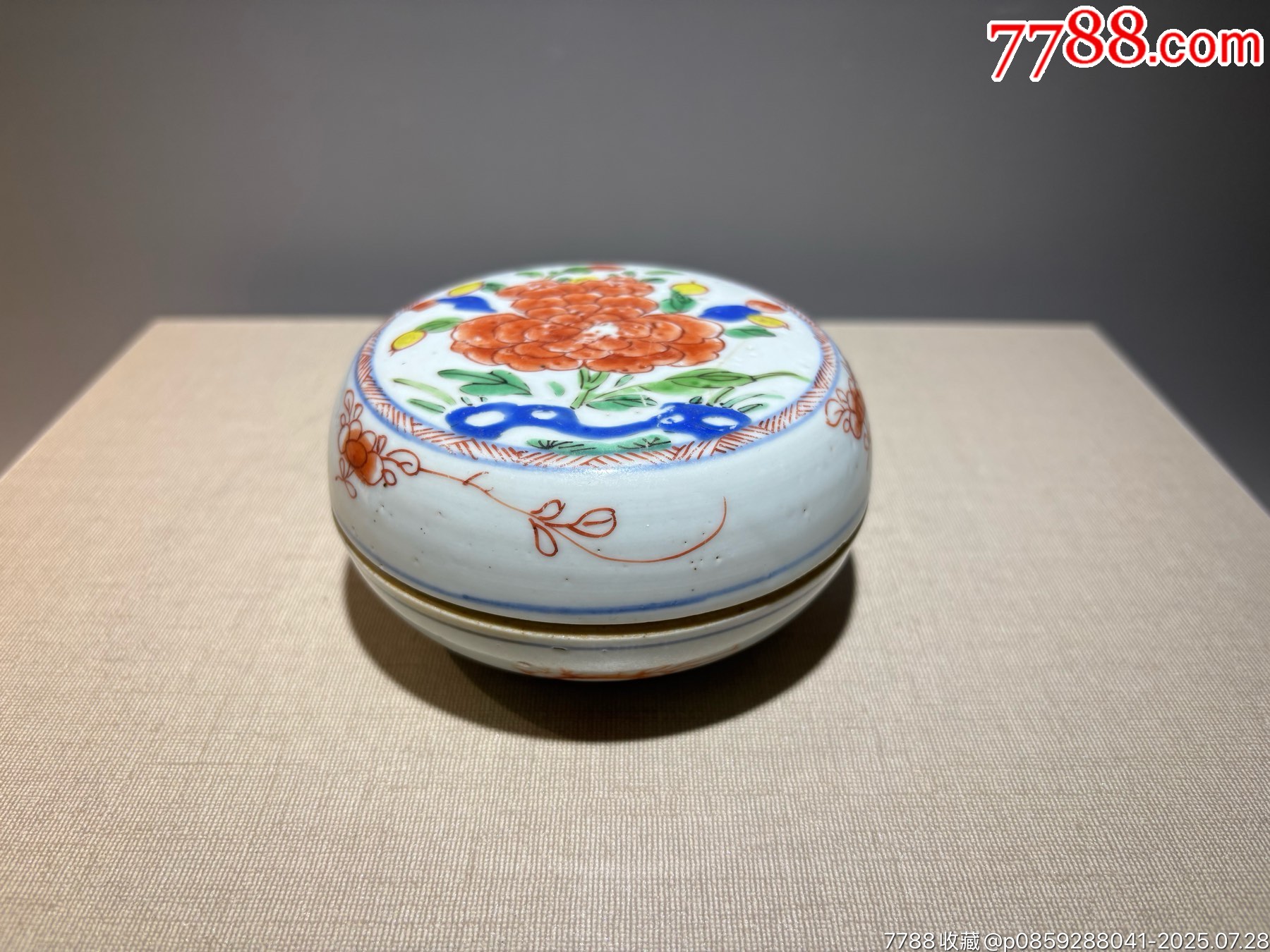 康熙五彩花卉纹粉盒，有磕碰，冲线如图-彩绘瓷/彩瓷-7788红宝书