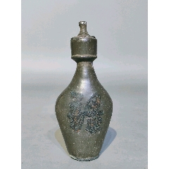 清代镶铜人物锡壶此器型规整独特，做工精美，实属难得，品完好