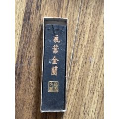 老墨，云间问樵氏珎藏，江南春色乾隆年胡开文制超漆烟:10×2.5_墨