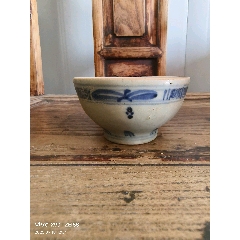 中国清代永和軒款豆青釉青花人物山水紋天球瓶、高さ31cm X径20cm口径7cm 中国清代永和軒款豆青釉青花人物山水紋天球瓶、高さ