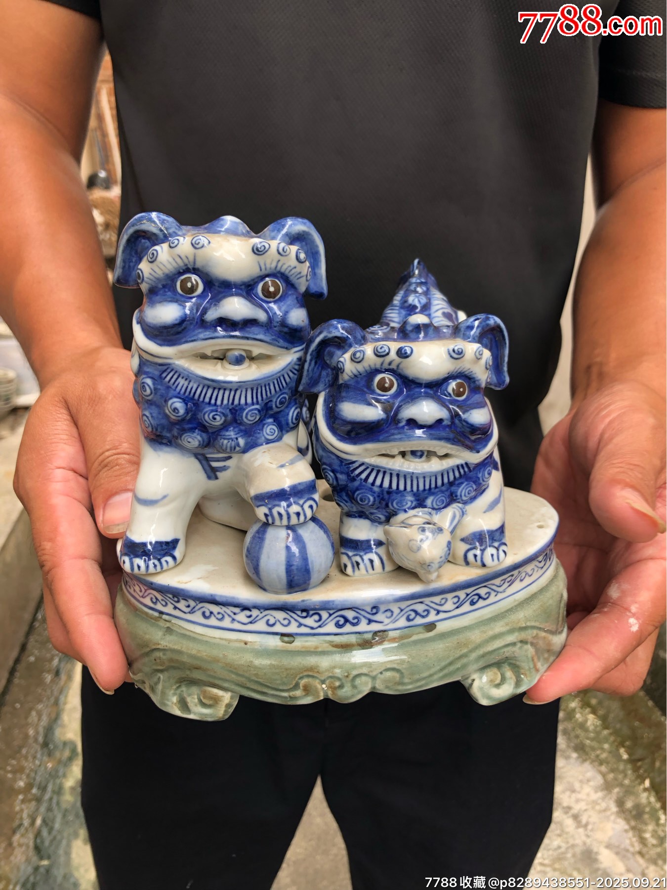 獅子と花の陶器装飾品陶板 ミニミニ獅子 | 育陶園のシーサー - 育陶園 やちむんの窯元｜沖縄の