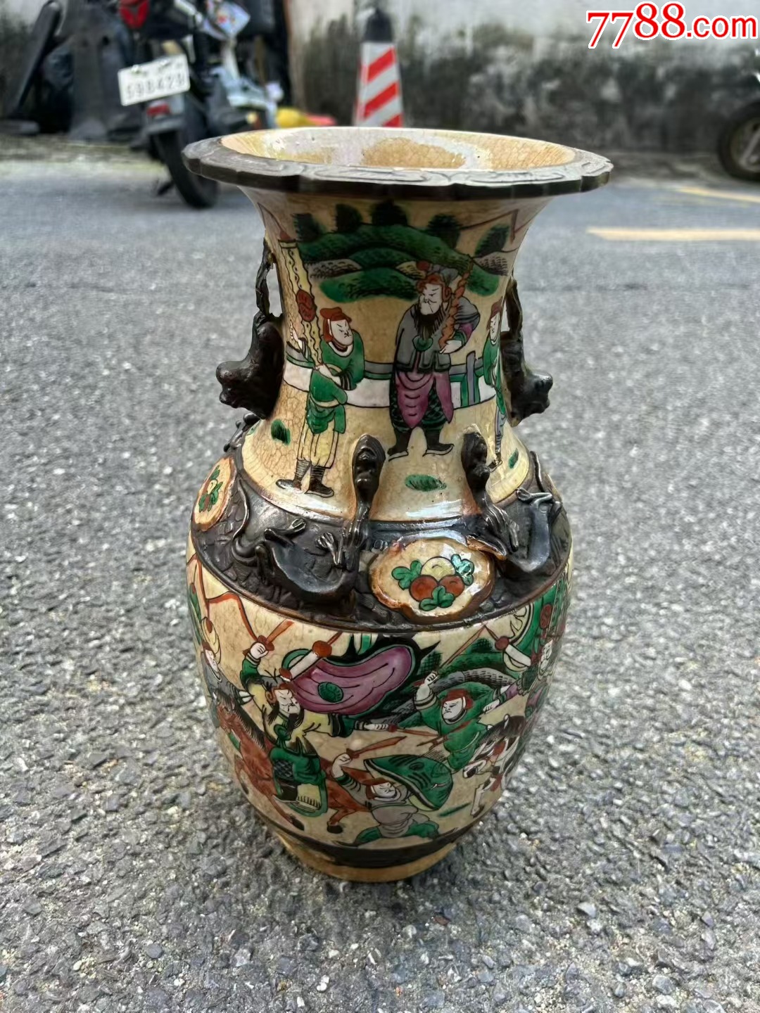 包老清代哥釉五彩刀马人物双狮耳螭龙堆塑大瓶，高35.5-彩绘瓷/彩瓷