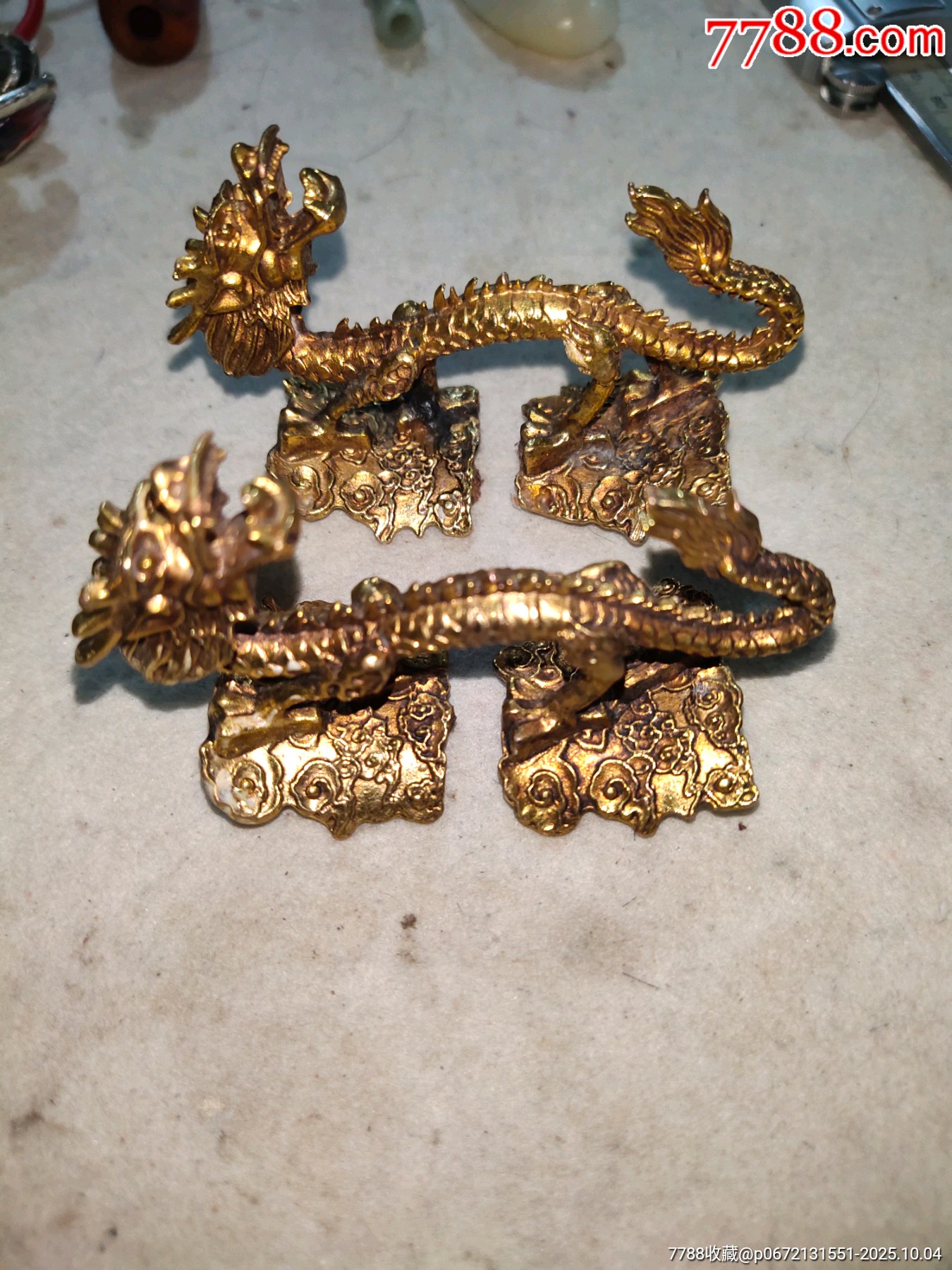 几十年铜鎏金龙形文房笔架一对，完整。-笔架/笔搁-7788红宝书