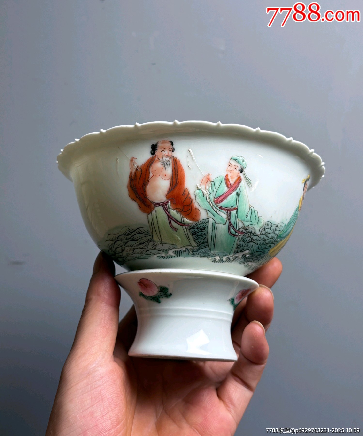 六七十年代景德镇粉彩八仙转心碗此碗为景德镇老厂货，品相完整，工艺