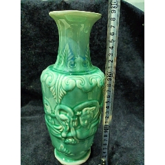 清雍正“成化年制”寄托款刻祥云龙纹花口大盘_绿釉瓷_深圳正道堂学