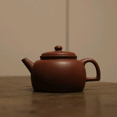 江建祥紫砂壺 江建祥制紫砂壶一把，全手工制作，线条流畅，比例匀称，气韵生动