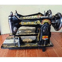 经典怀旧老式缝纫机头蜜蜂牌，脚踏式，无底架，成色还新，边角几个轻微